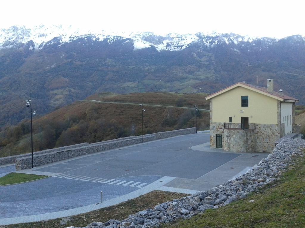 Mirador Del Angliru Ostello Riosa Esterno foto